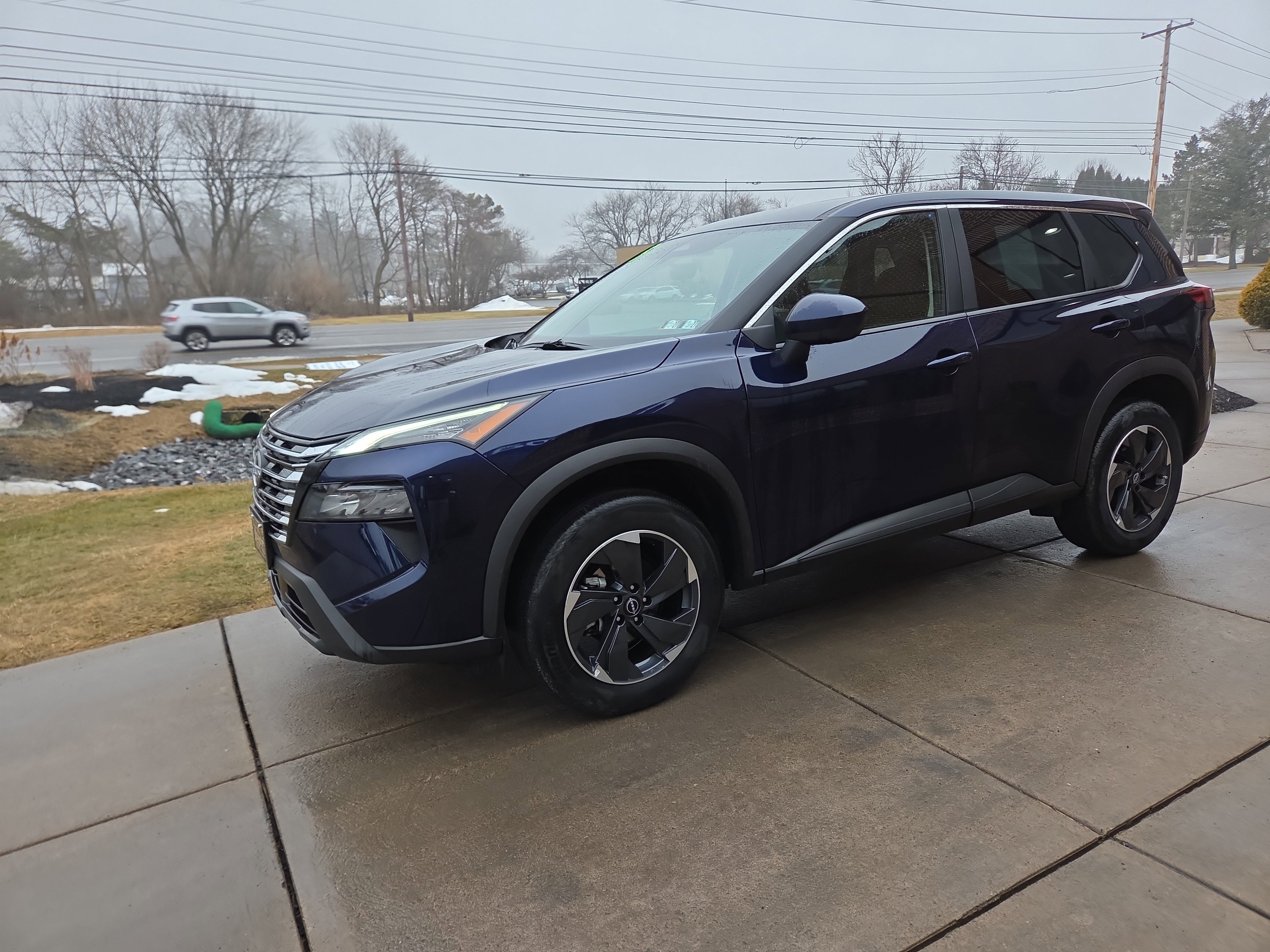 Used 2025 Nissan Rogue SV image 8