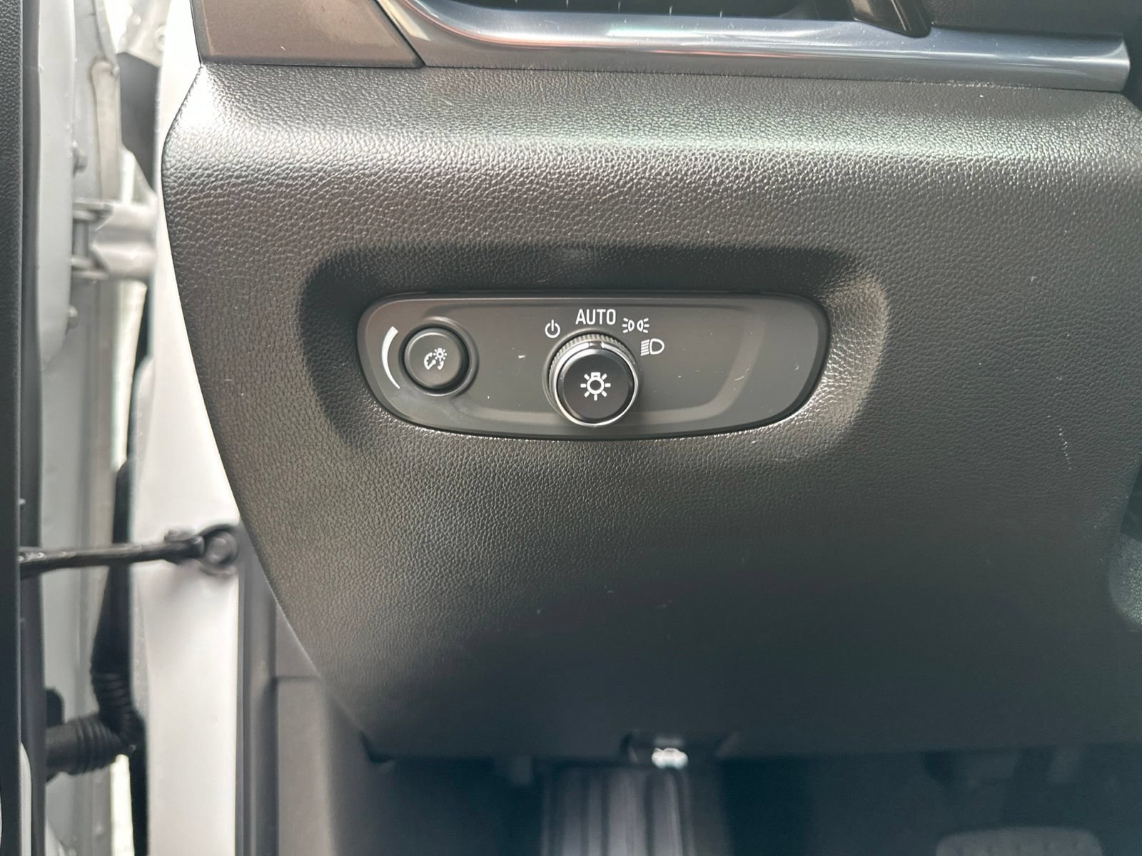 Used 2022 Chevrolet Traverse LT FWD image 17