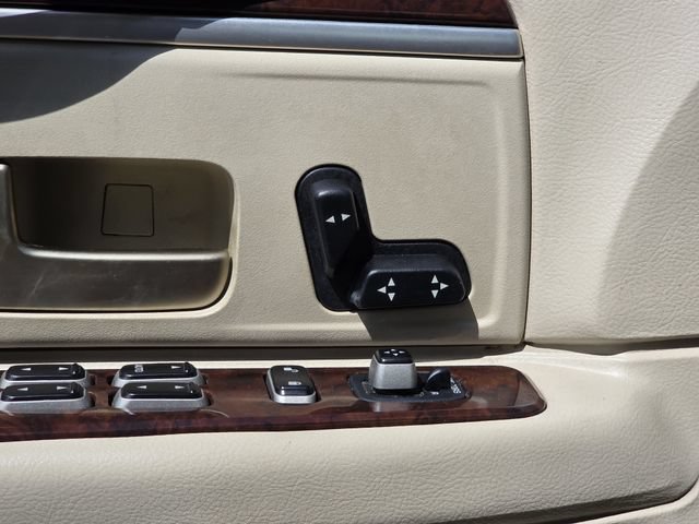 Used 2006 Lincoln Town Car Signature RWD image 16