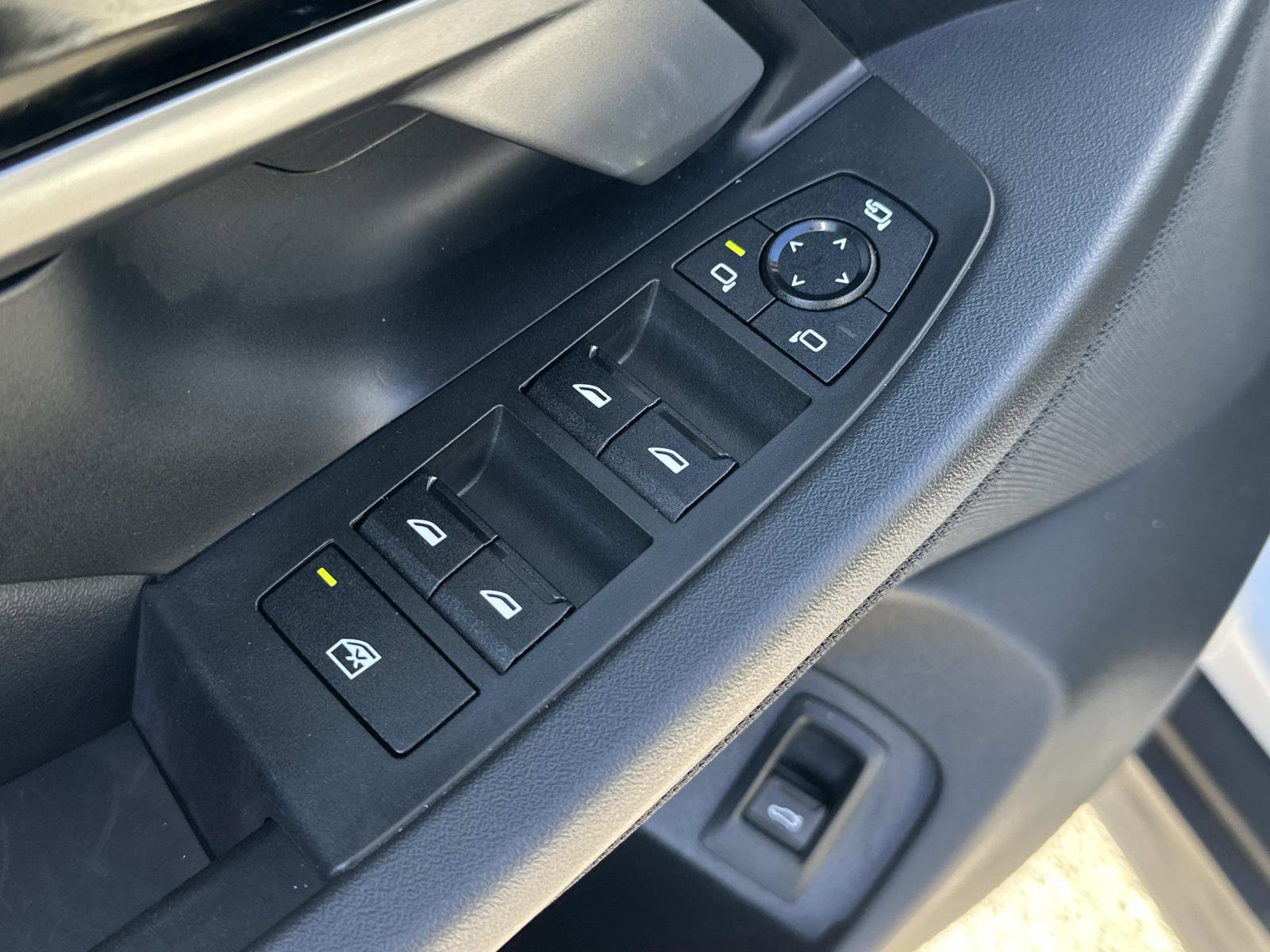 Used 2024 BMW 530i xDrive w/ Convenience Package image 18