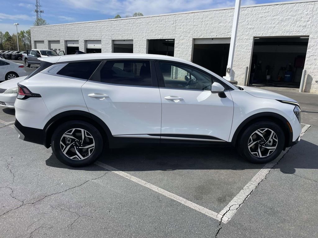 Used 2023 Kia Sportage LX image 11