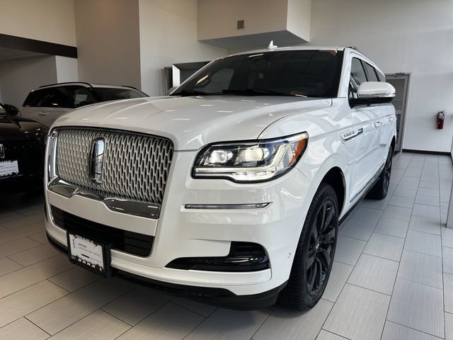 Certified 2024 Lincoln Navigator Reserve AWD/4WD image 8