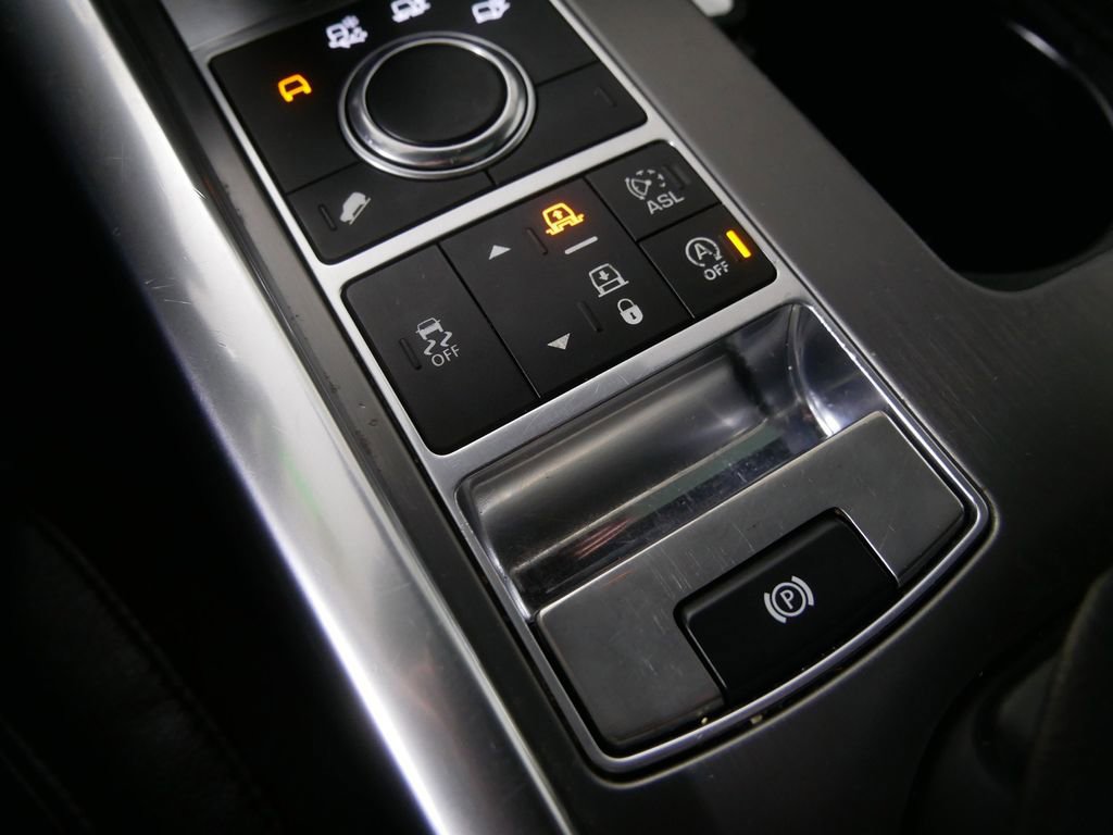 Used 2016 Land Rover Range Rover Sport SE image 26