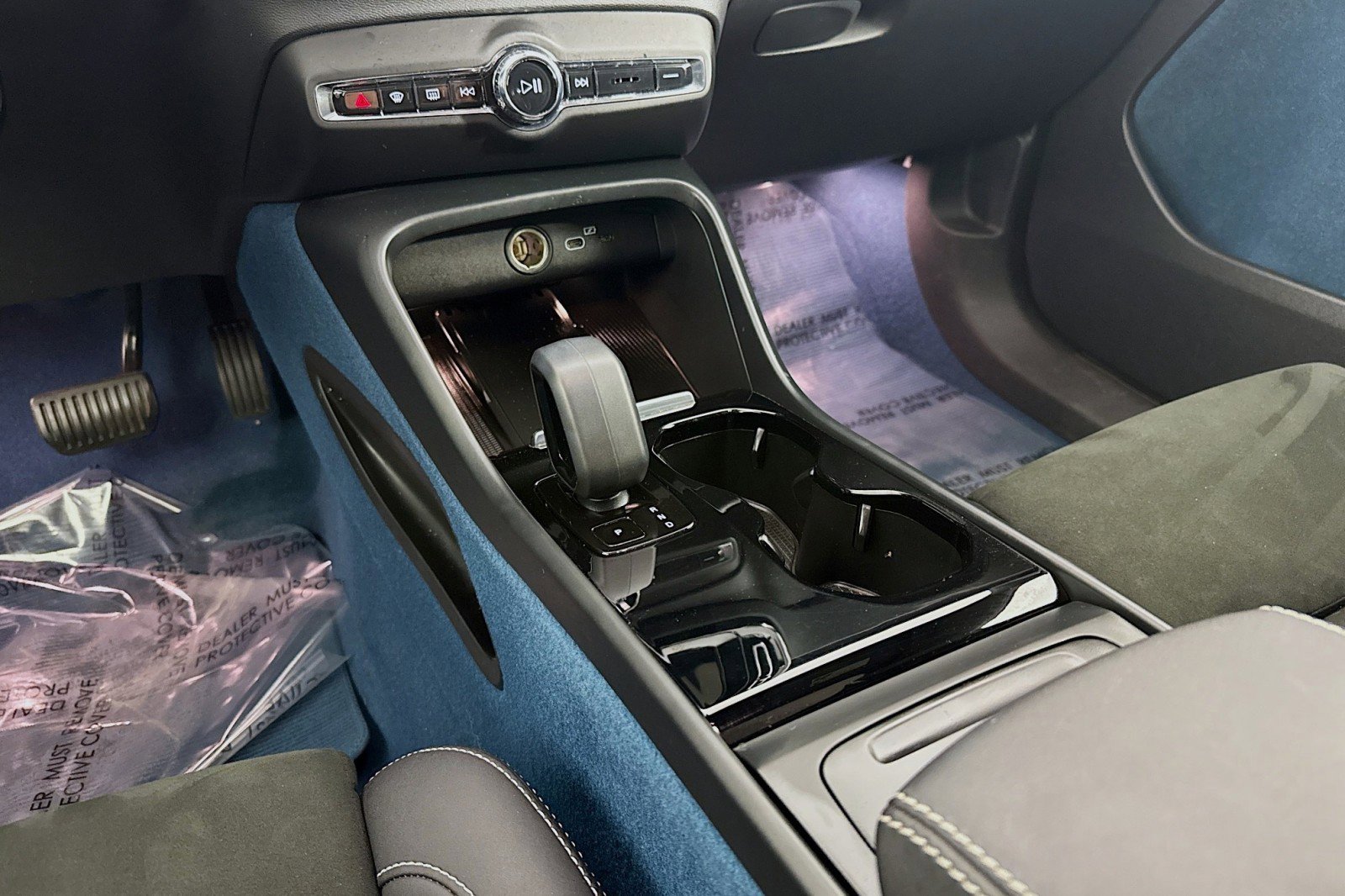 Used 2022 Volvo C40 P8 Recharge Ultimate image 5