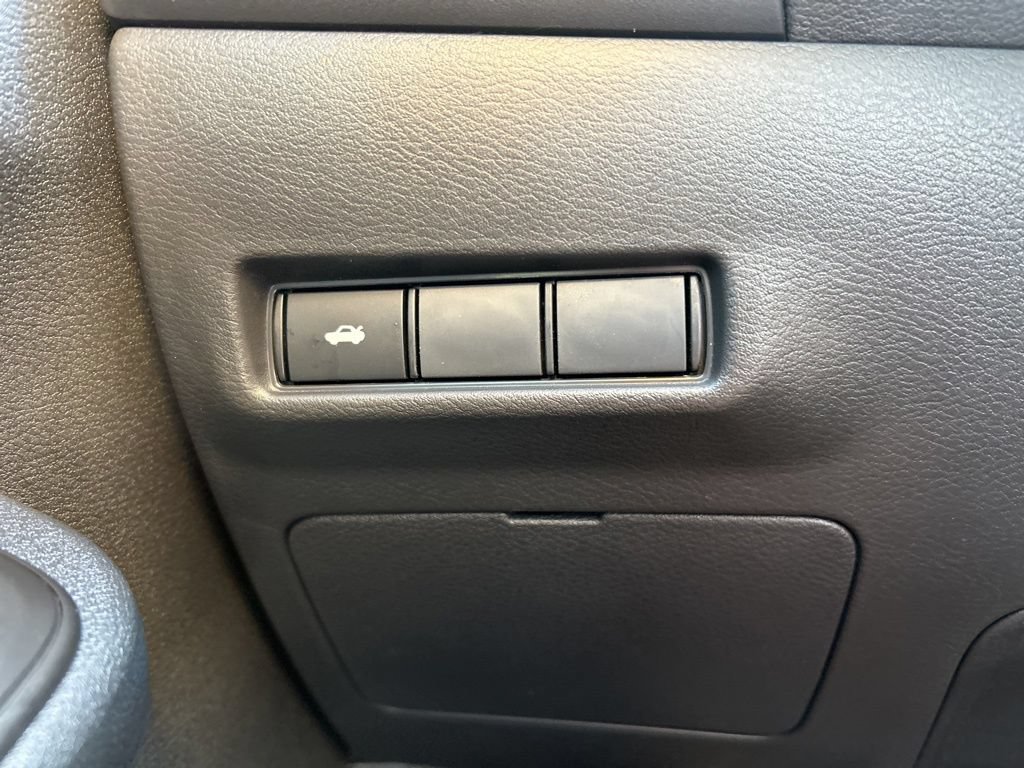 New 2026 Nissan Sentra SR w/ Floor Mat Package FWD image 28