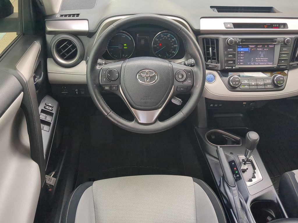 Used 2018 Toyota RAV4 XLE image 17