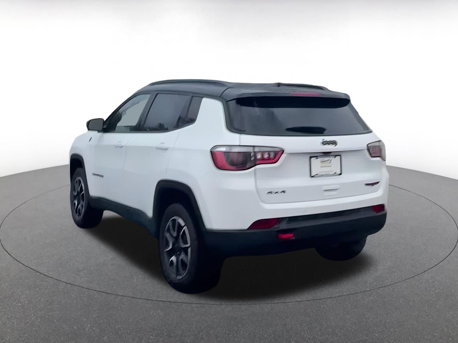 Used 2025 Jeep Compass Trailhawk image 11