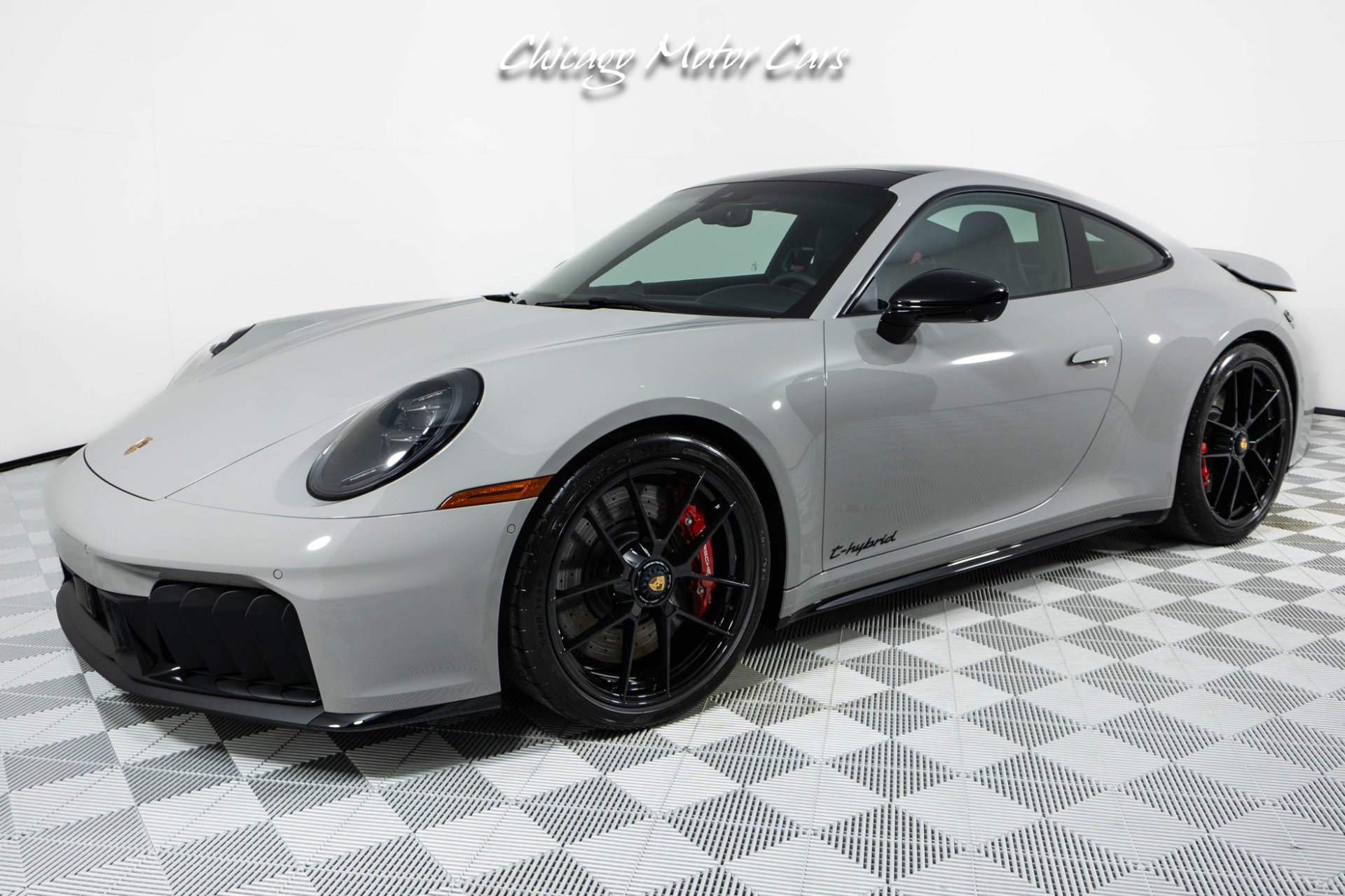 Used 2025 Porsche 911 GTS image 1