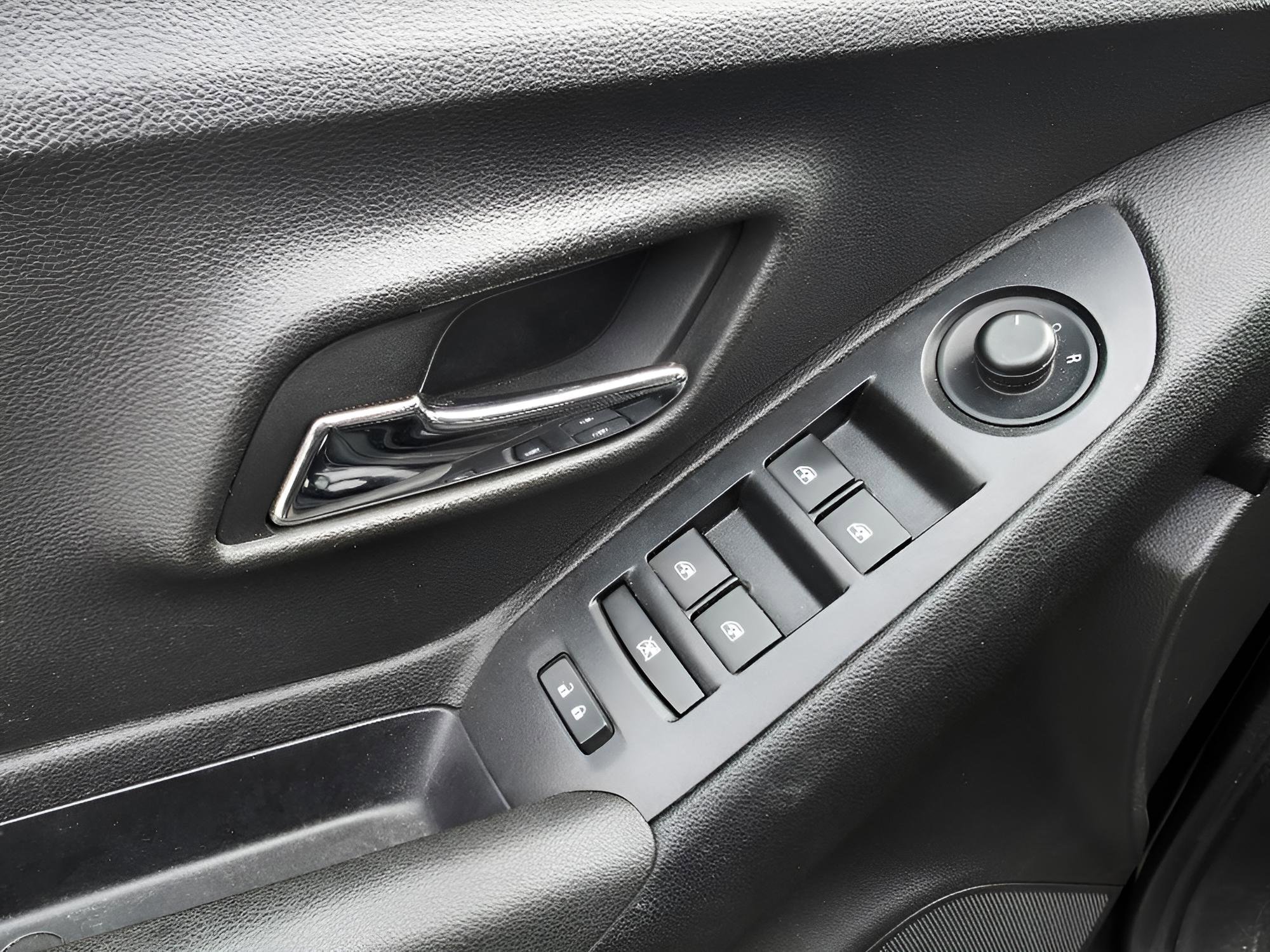 Used 2016 Chevrolet Trax LT image 17