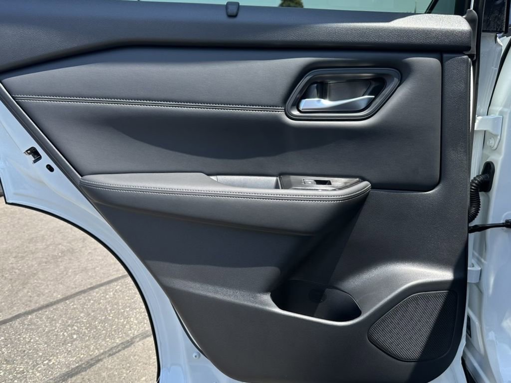 New 2025 Nissan Rogue SL w/ Tech Package image 24