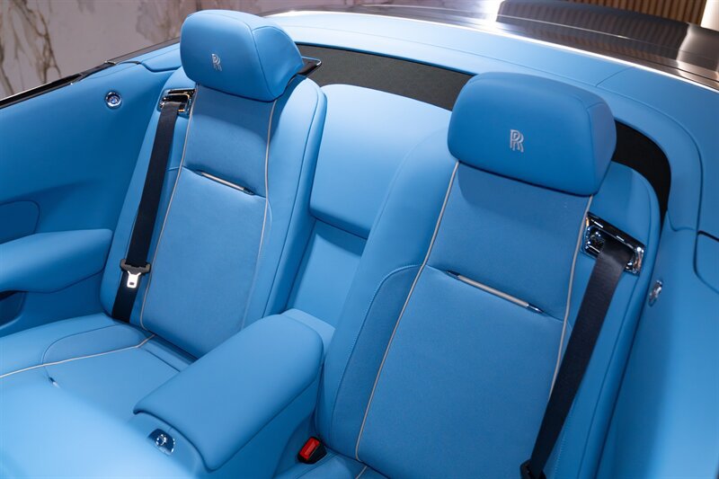 Used 2016 Rolls-Royce Dawn RWD image 24