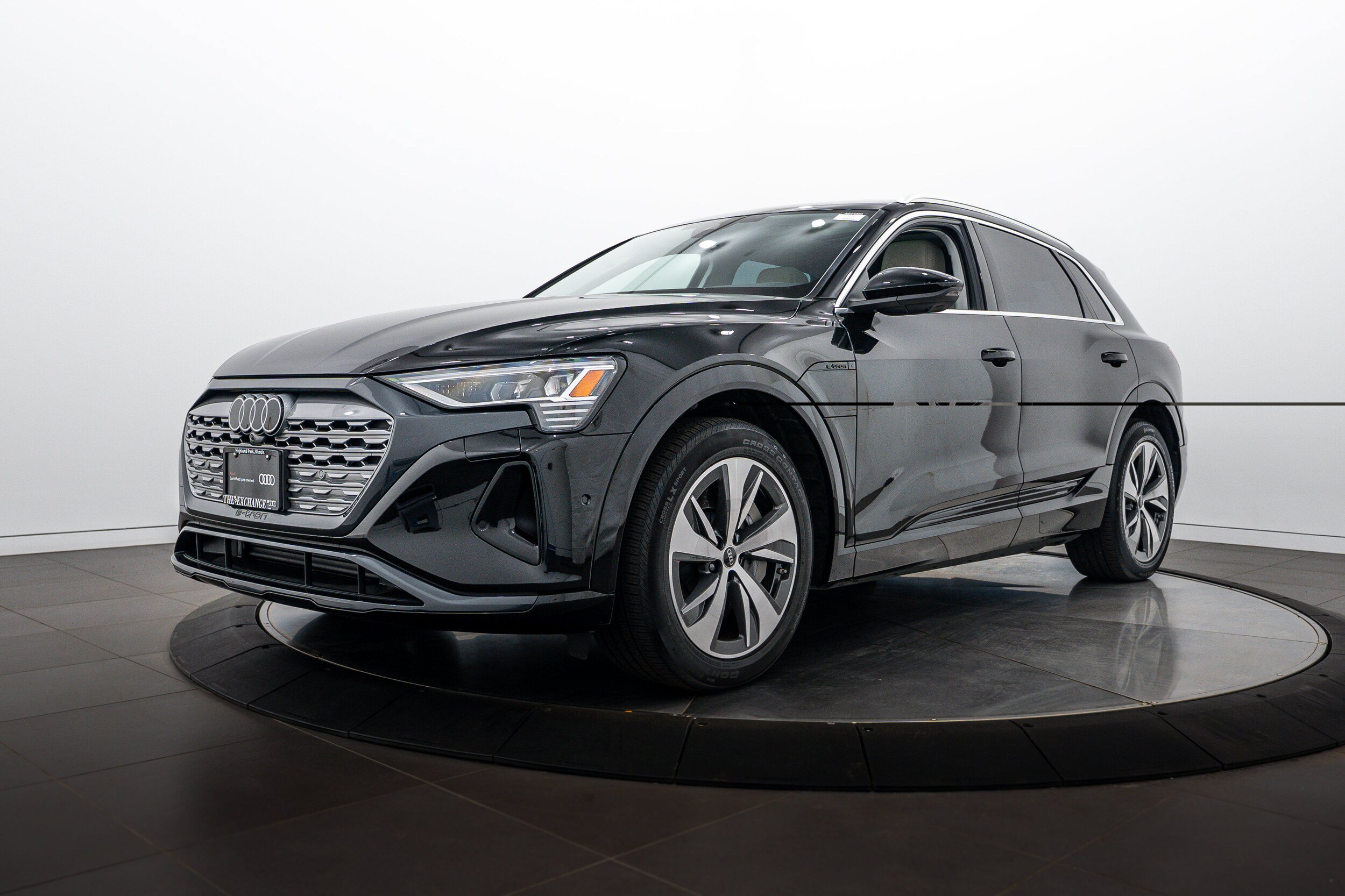 Certified 2024 Audi Q8 e-tron Premium Plus w/ Premium Plus Package AWD/4WD image 7