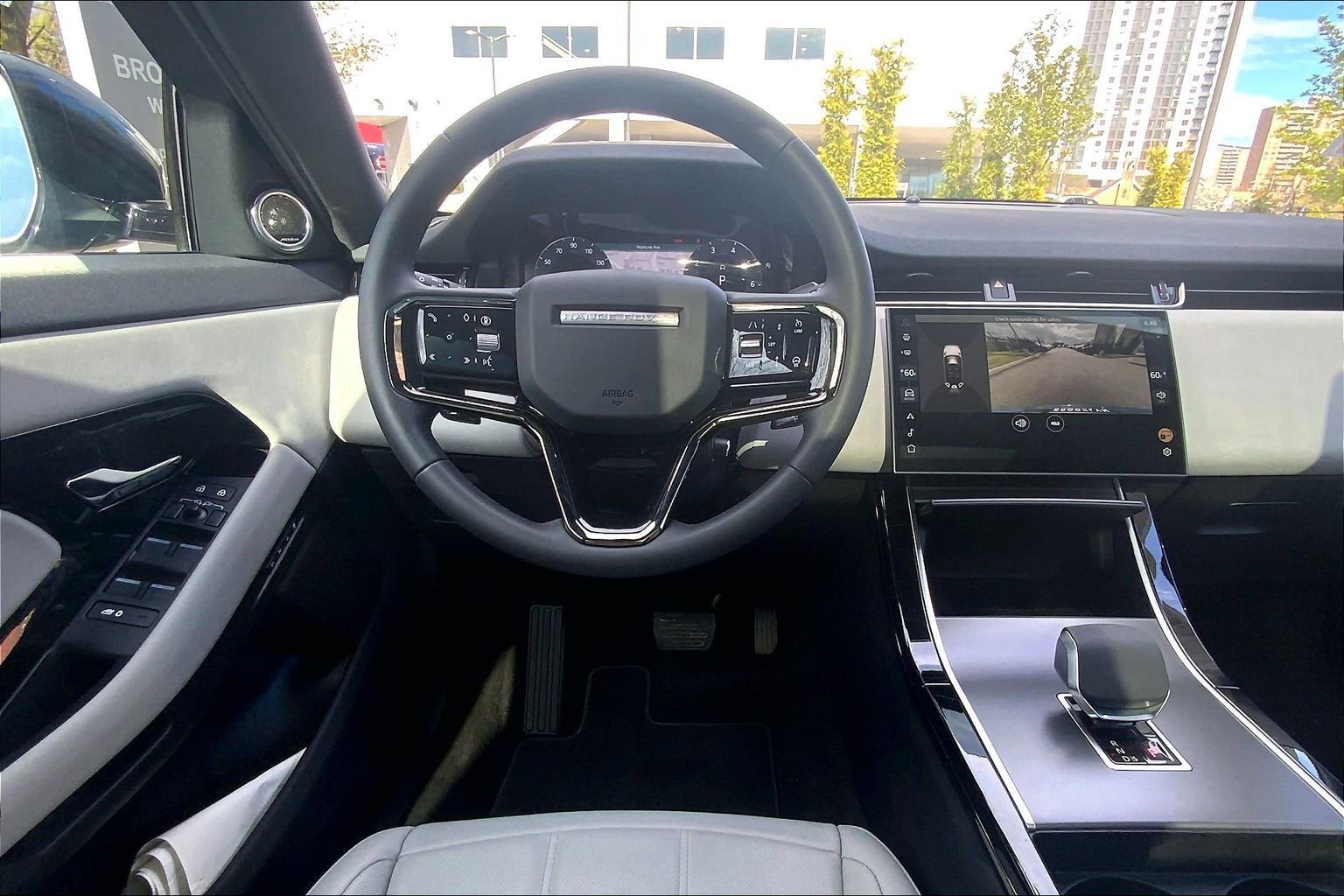 Used 2026 Land Rover Range Rover Evoque S image 5