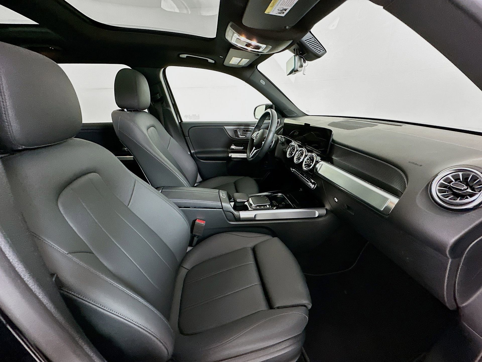 Certified 2023 Mercedes-Benz GLB 250 image 28