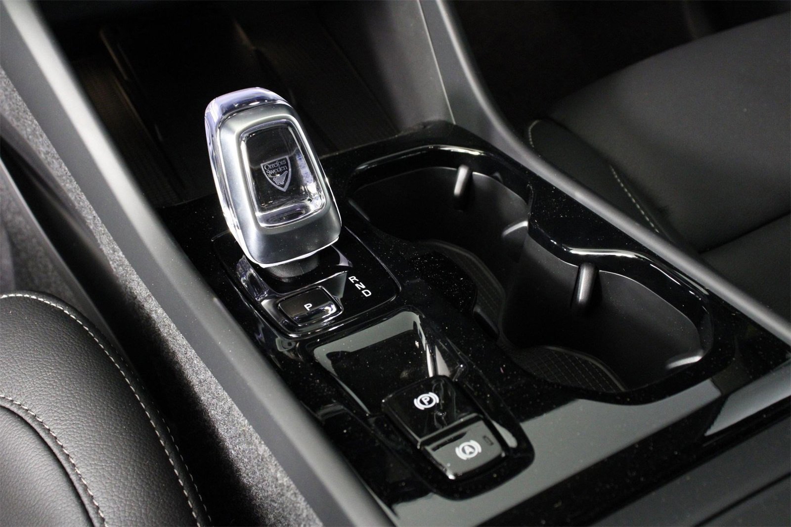 New 2025 Volvo XC40 B5 Ultra w/ Climate Package image 7