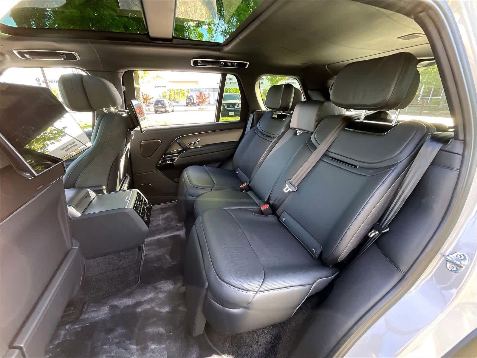 New 2026 Land Rover Range Rover SV AWD/4WD image 12
