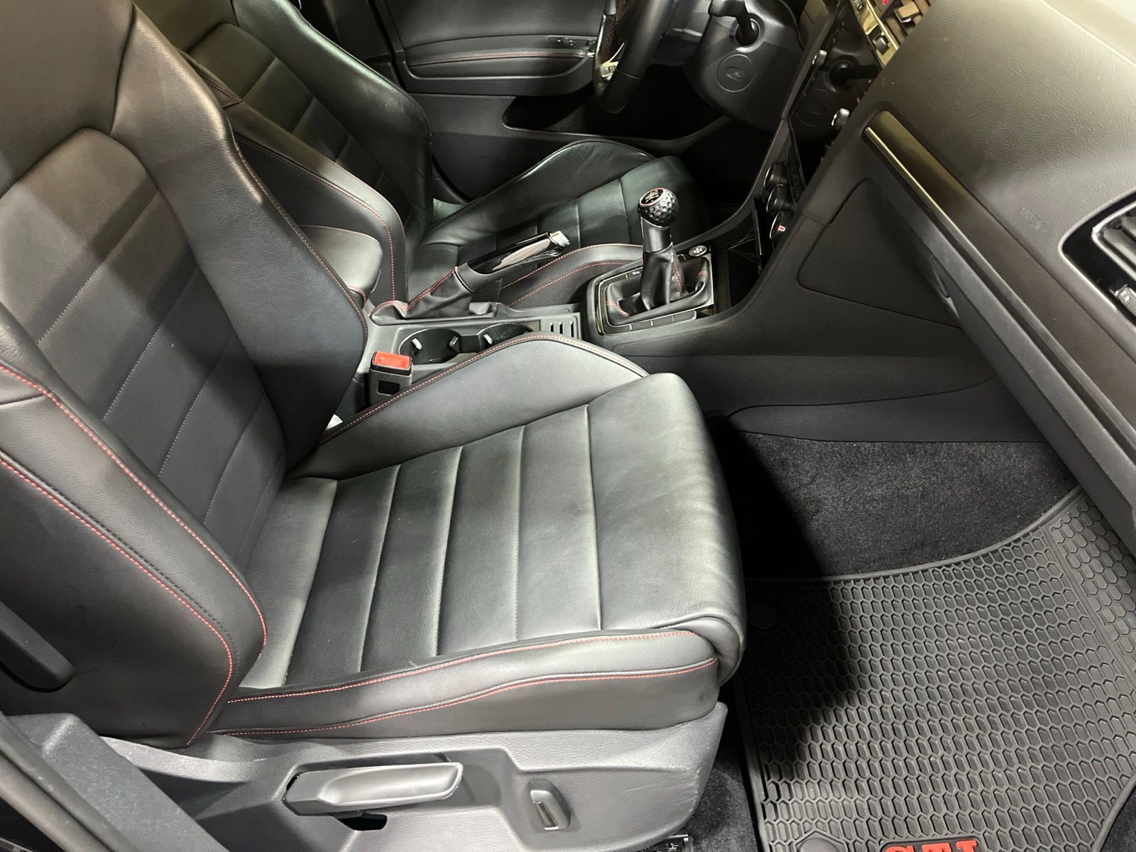 Used 2020 Volkswagen Golf 4-Door FWD image 15