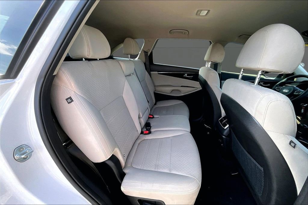 Used 2018 Kia Sorento LX image 26