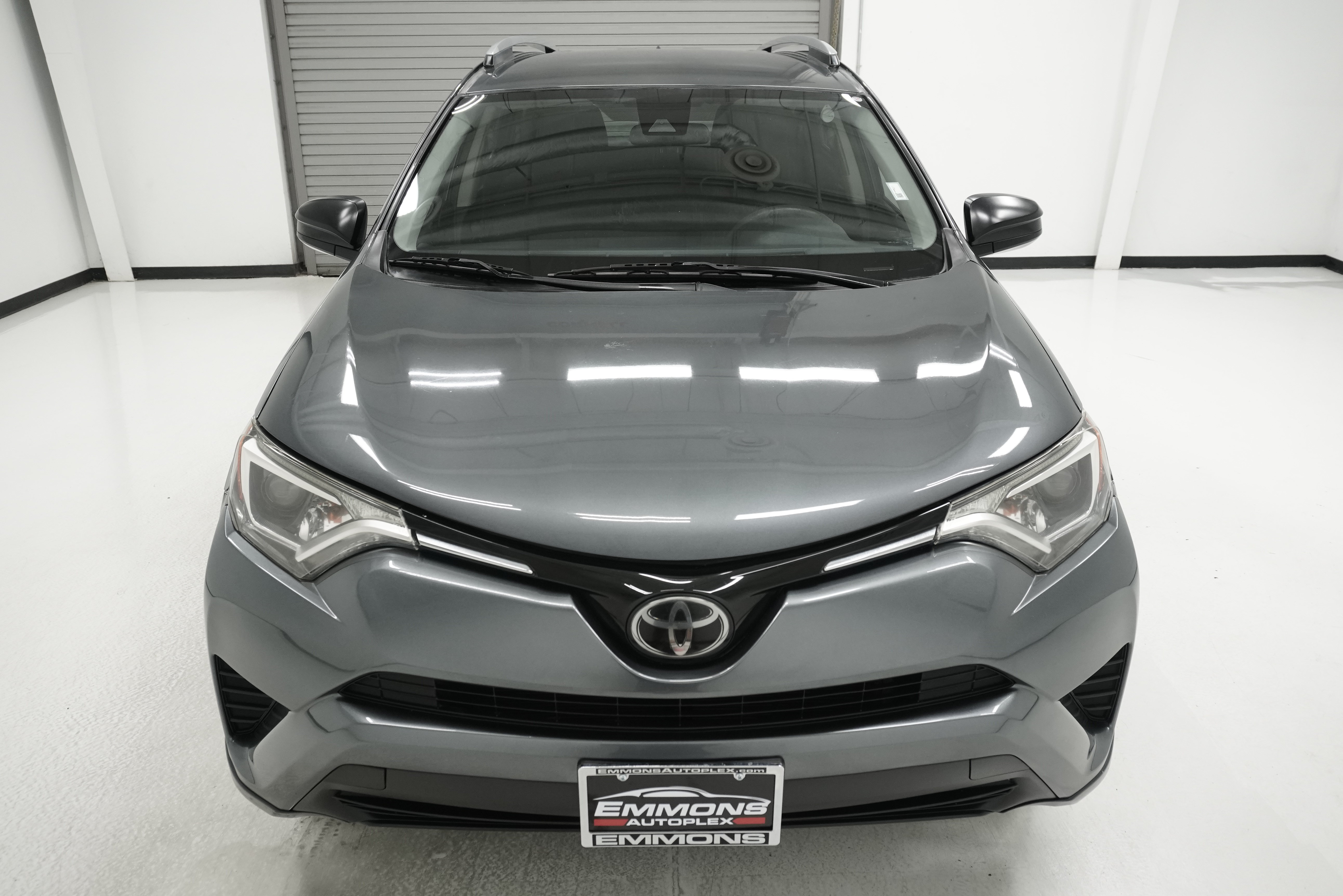 Used 2017 Toyota RAV4 LE FWD image 2
