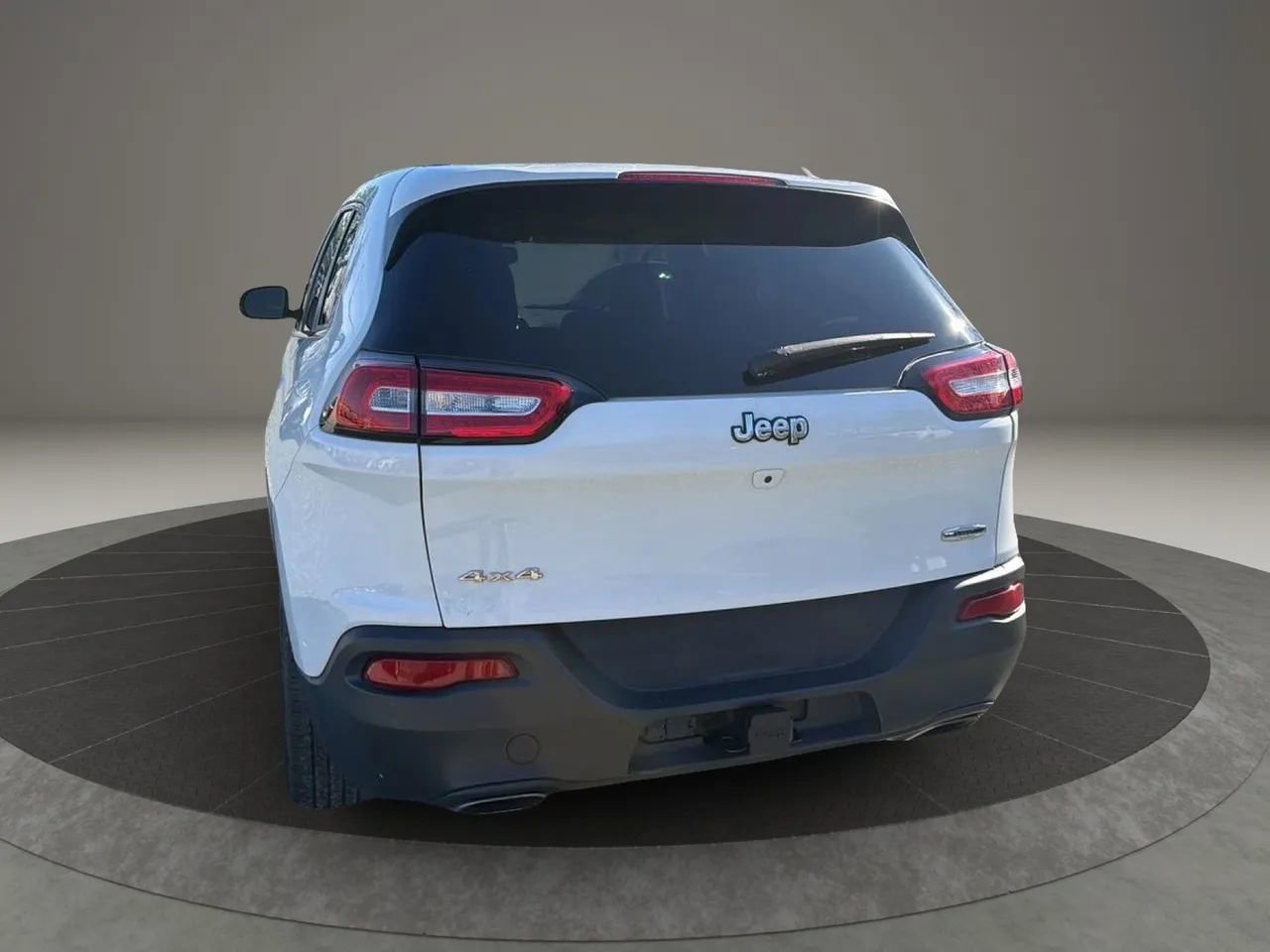 Used 2016 Jeep Cherokee Latitude w/ Cold Weather Group AWD/4WD image 9