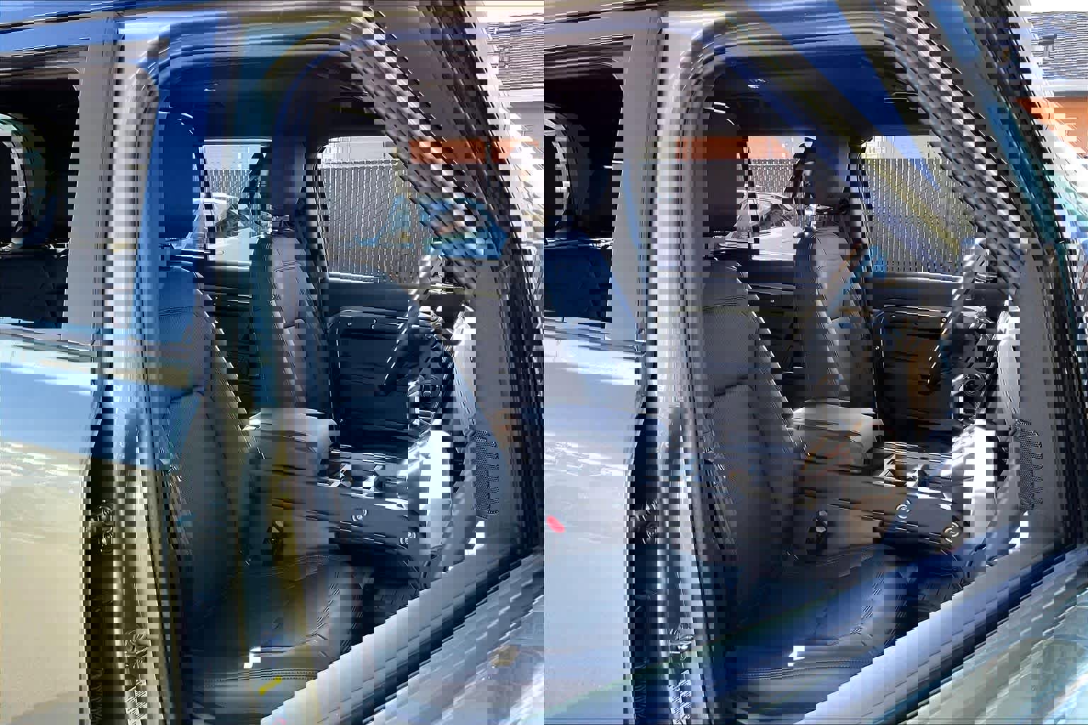 Used 2025 Land Rover Defender 110 S image 9