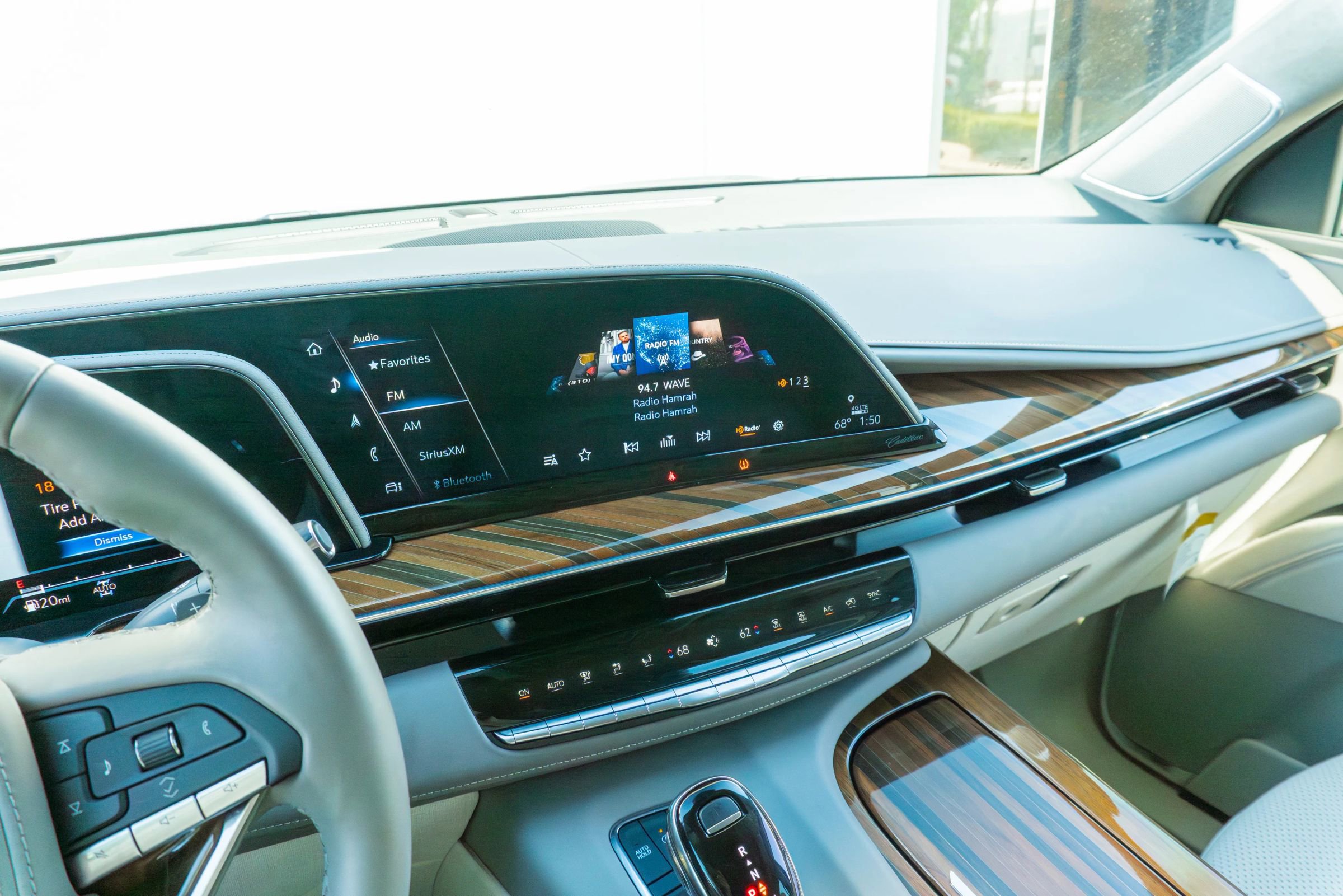 Used 2024 Cadillac Escalade Sport Platinum w/ LPO, ONYX Package image 69