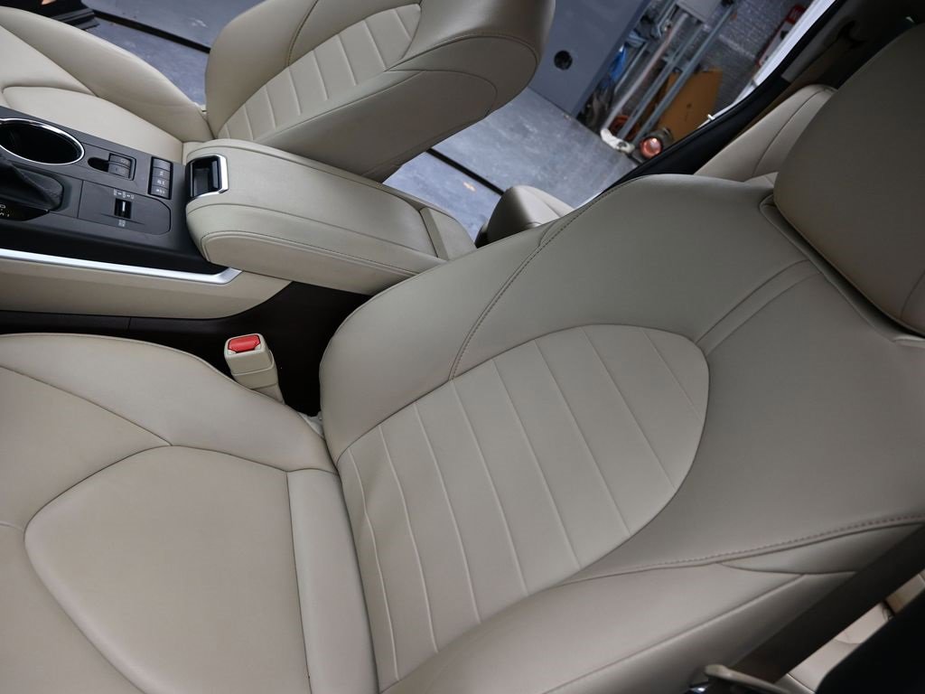 Used 2022 Toyota Highlander XLE image 9