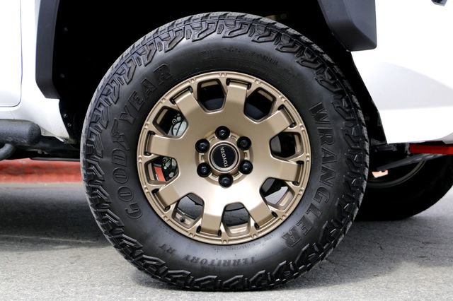 Used 2025 Toyota Tacoma 4x4 Double Cab Hybrid image 2
