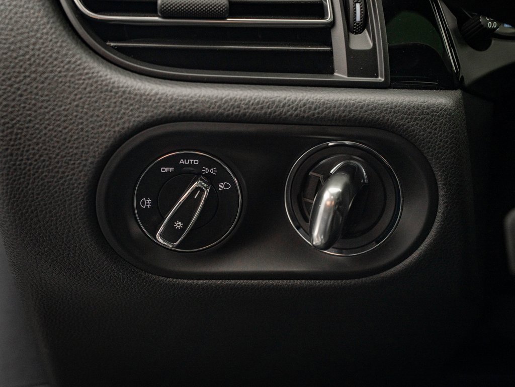 Certified 2024 Porsche Macan image 53