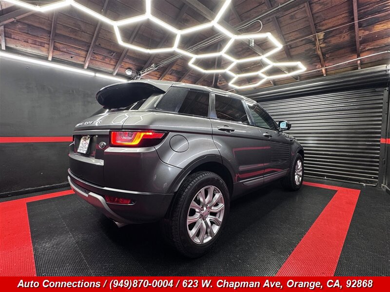 Used 2019 Land Rover Range Rover Evoque SE AWD/4WD image 3