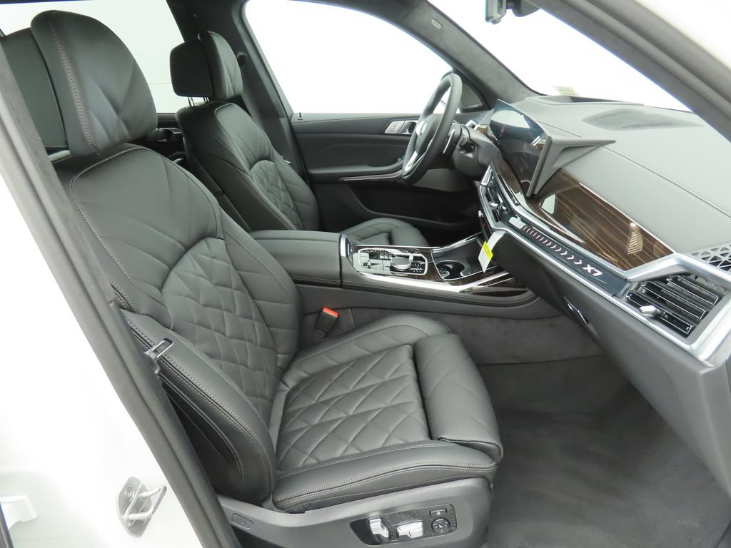 Used 2026 BMW X7 xDrive40i AWD/4WD image 21