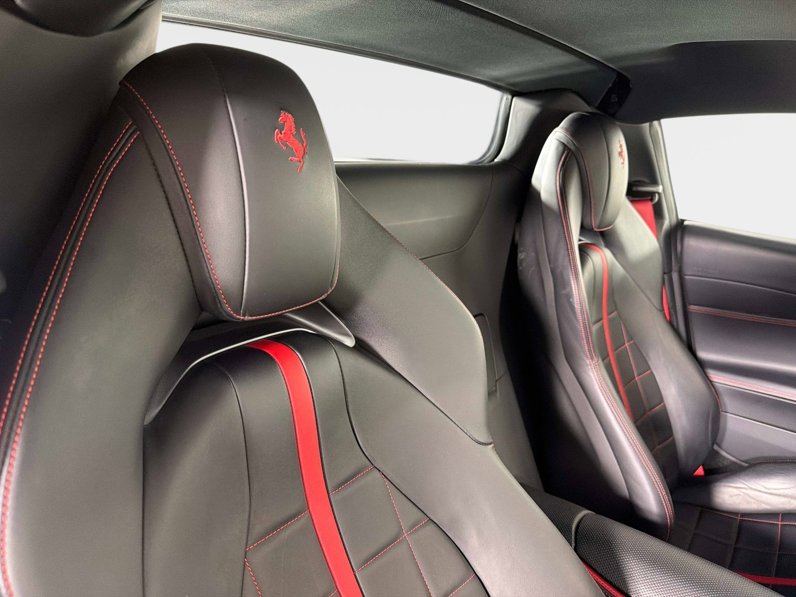 Used 2021 Ferrari 812 GTS RWD image 25