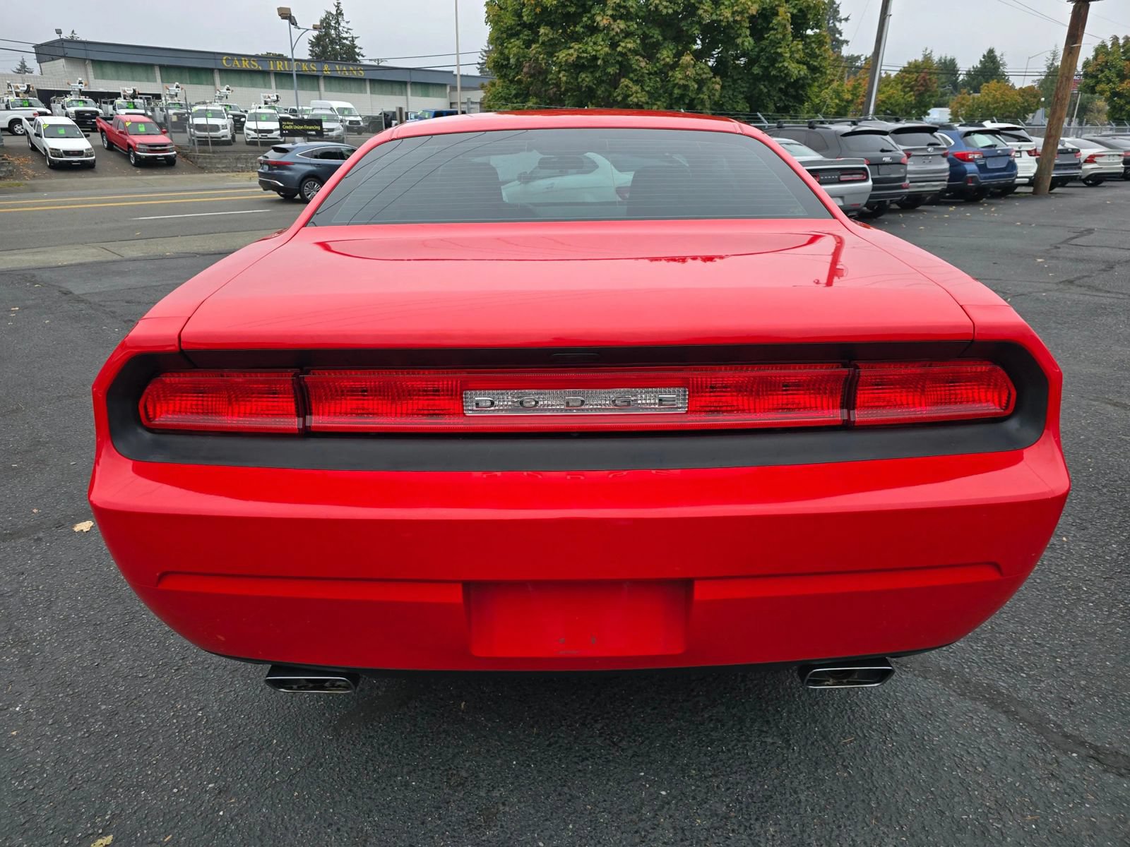 Used 2014 Dodge Challenger SXT RWD image 5