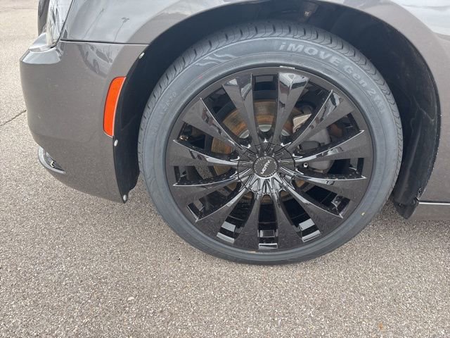 Used 2018 Chrysler 300 S image 10