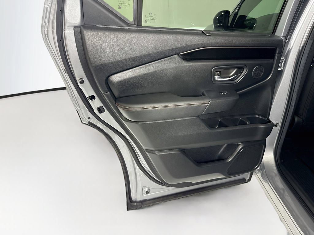 Certified 2025 Honda Pilot TrailSport image 27