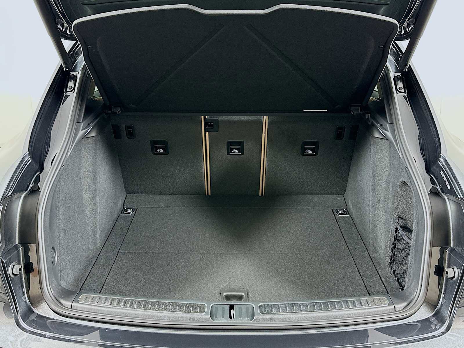 New 2026 Porsche Macan AWD/4WD image 27
