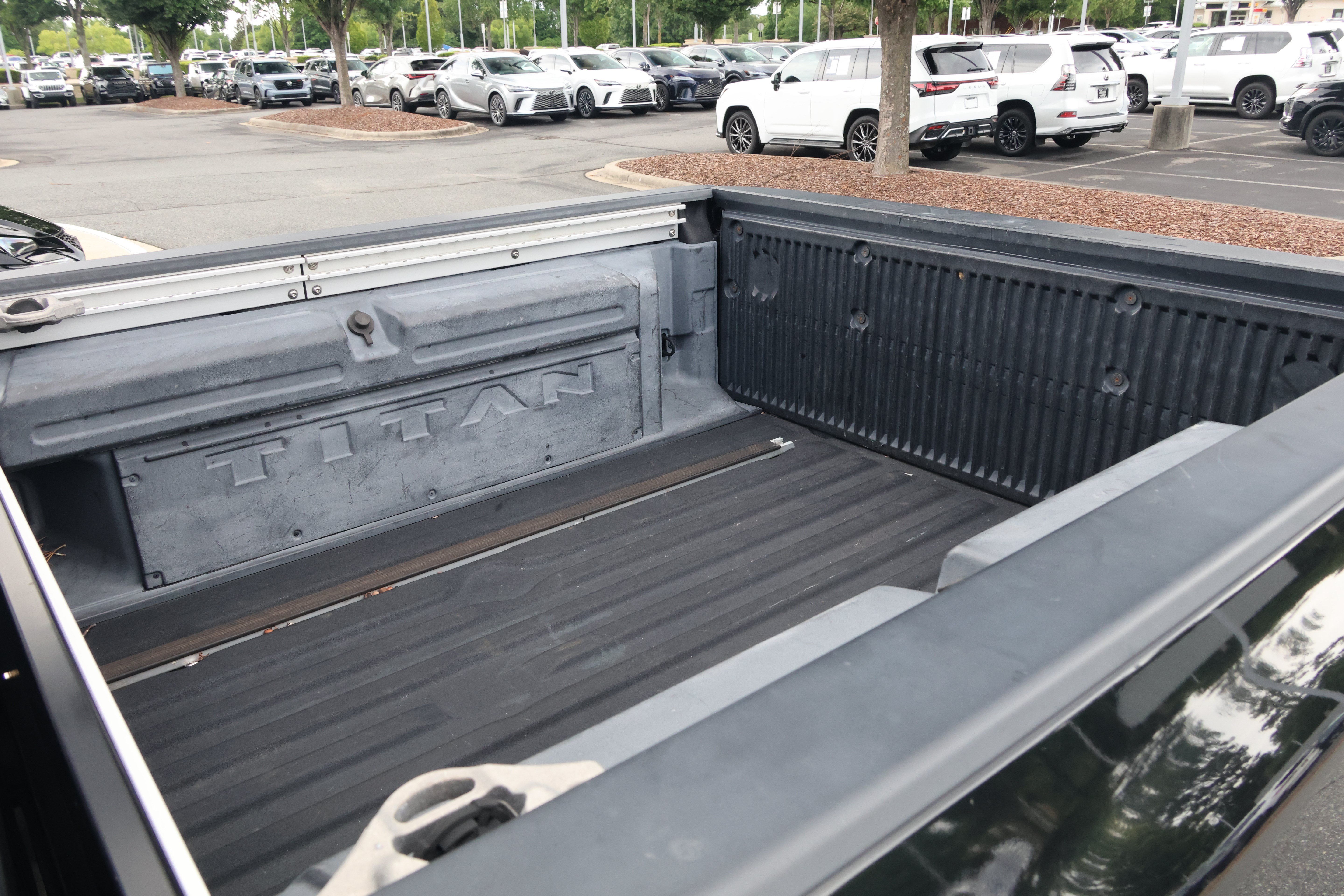 Used 2017 Nissan Titan SL w/ SL Towing Convenience Package AWD/4WD image 36