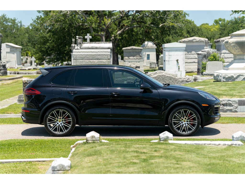 Used 2017 Porsche Cayenne image 2