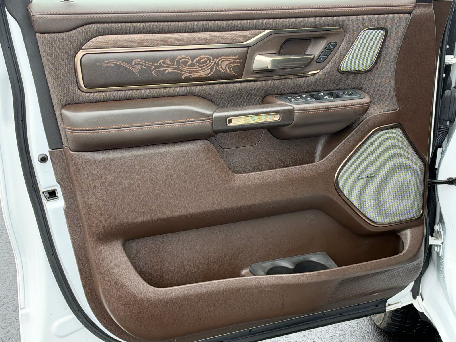 Used 2025 RAM 1500 Limited AWD/4WD image 10