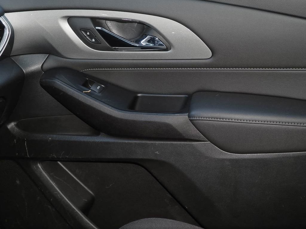 Used 2023 Chevrolet Traverse LT image 25