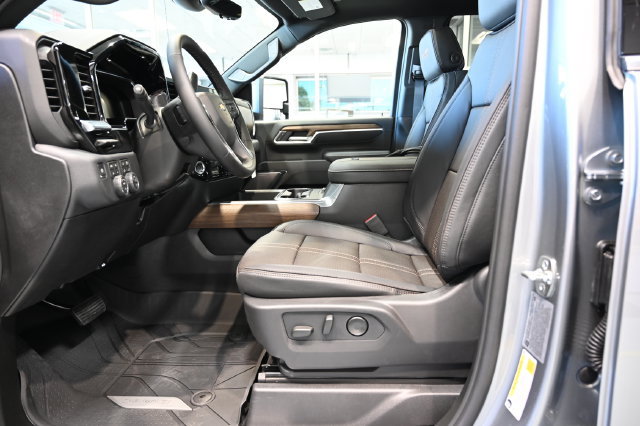 New 2026 Chevrolet Silverado 3500 High Country w/ High Country Premium Package AWD/4WD image 12