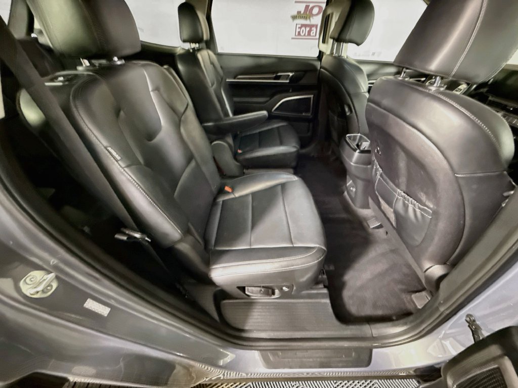 Used 2025 Kia Telluride S FWD image 32