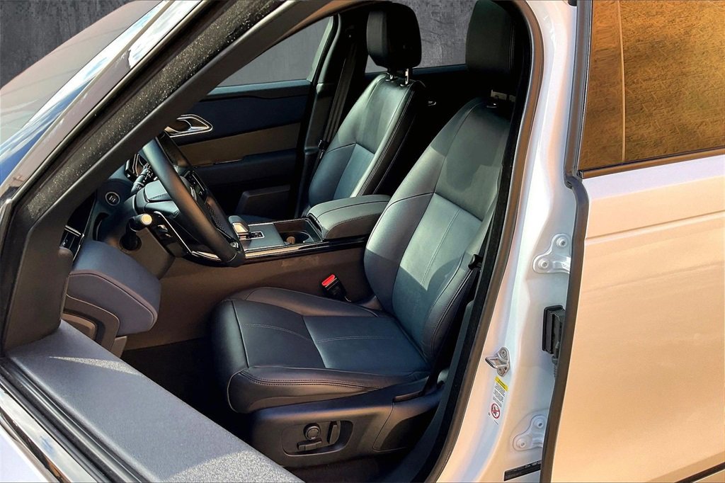 Certified 2025 Land Rover Range Rover Velar Dynamic SE image 21