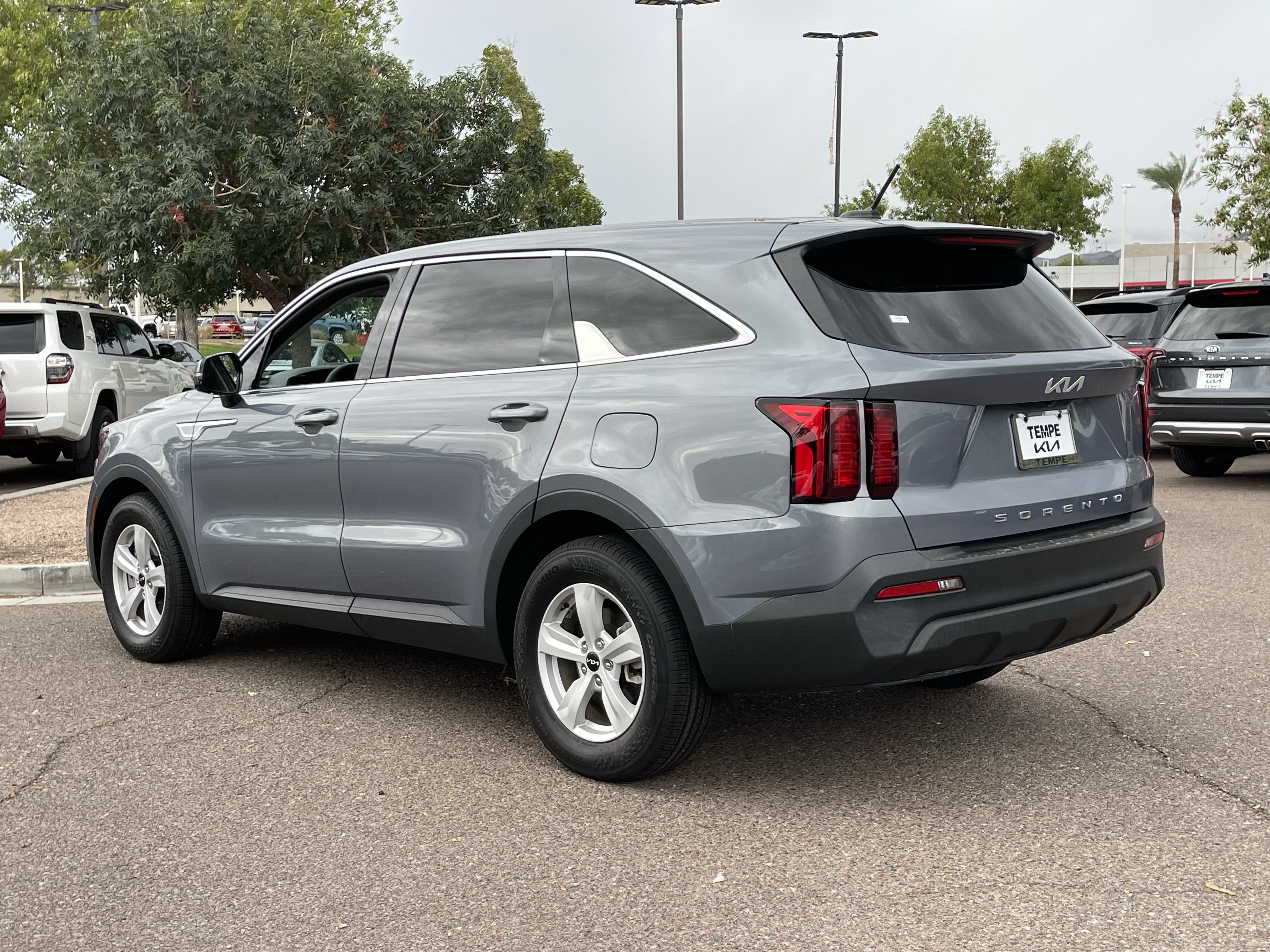 Certified 2022 Kia Sorento LX FWD image 4