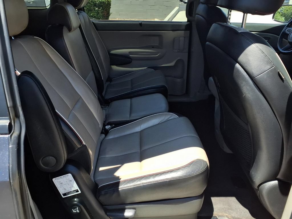 Used 2019 Kia Sedona EX FWD image 21