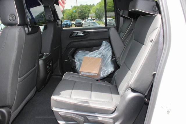 New 2025 Chevrolet Suburban Premier image 21