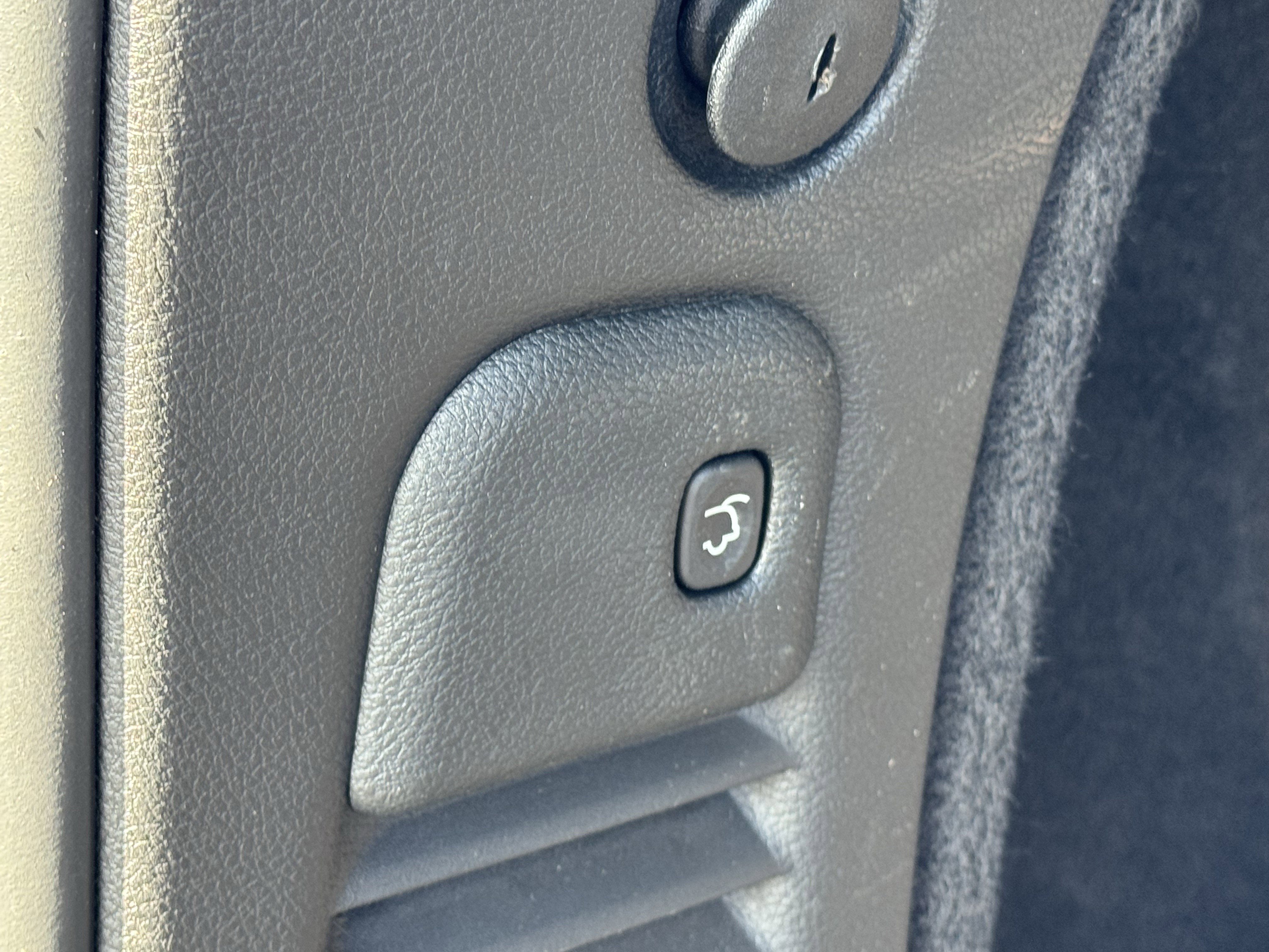 Used 2023 Dodge Durango GT image 38