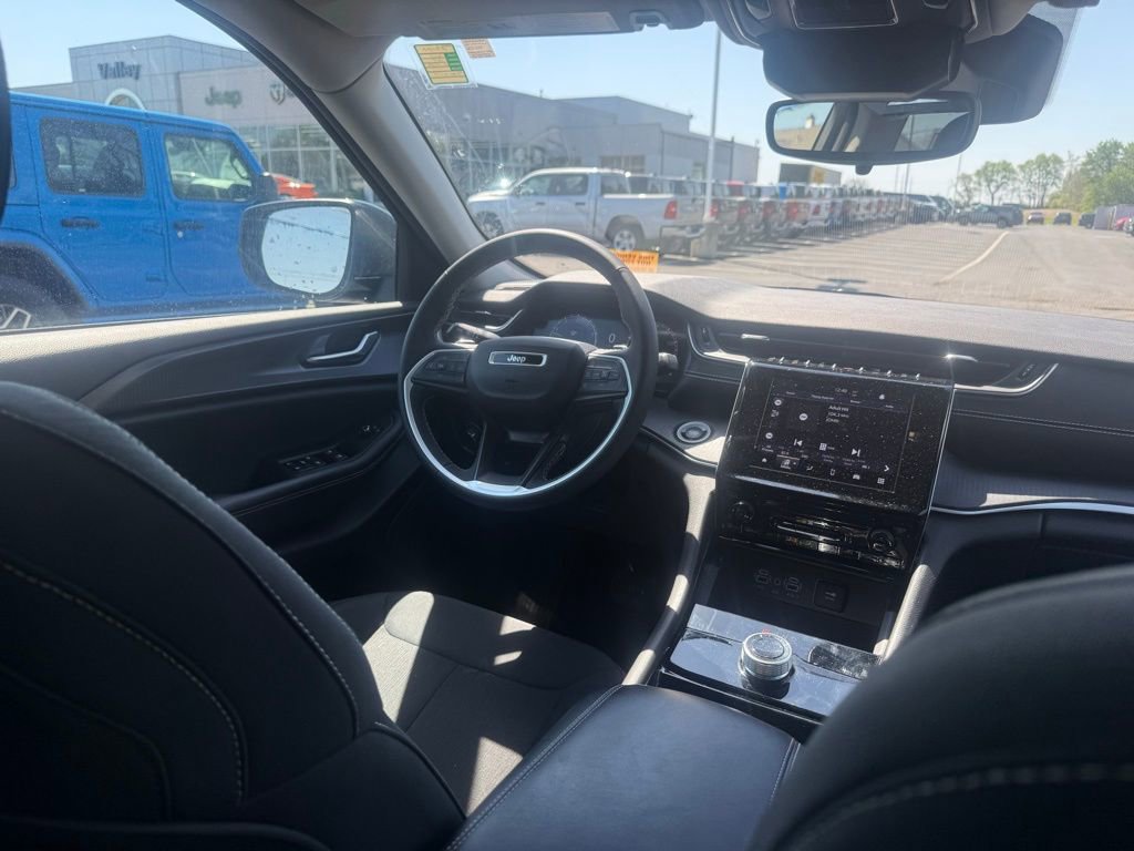 Used 2023 Jeep Grand Cherokee L Laredo AWD/4WD image 49