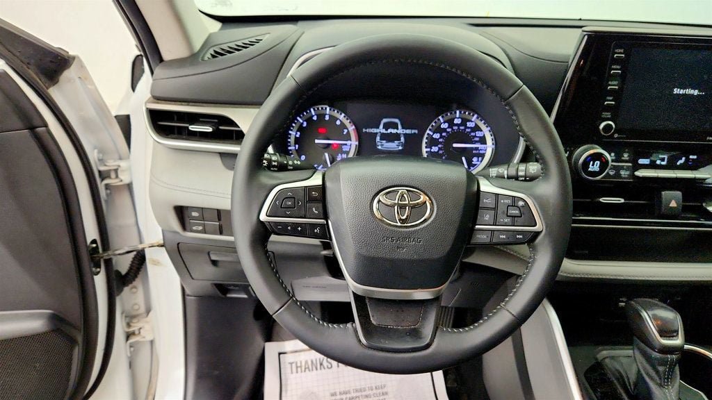 Used 2022 Toyota Highlander XLE AWD/4WD image 14