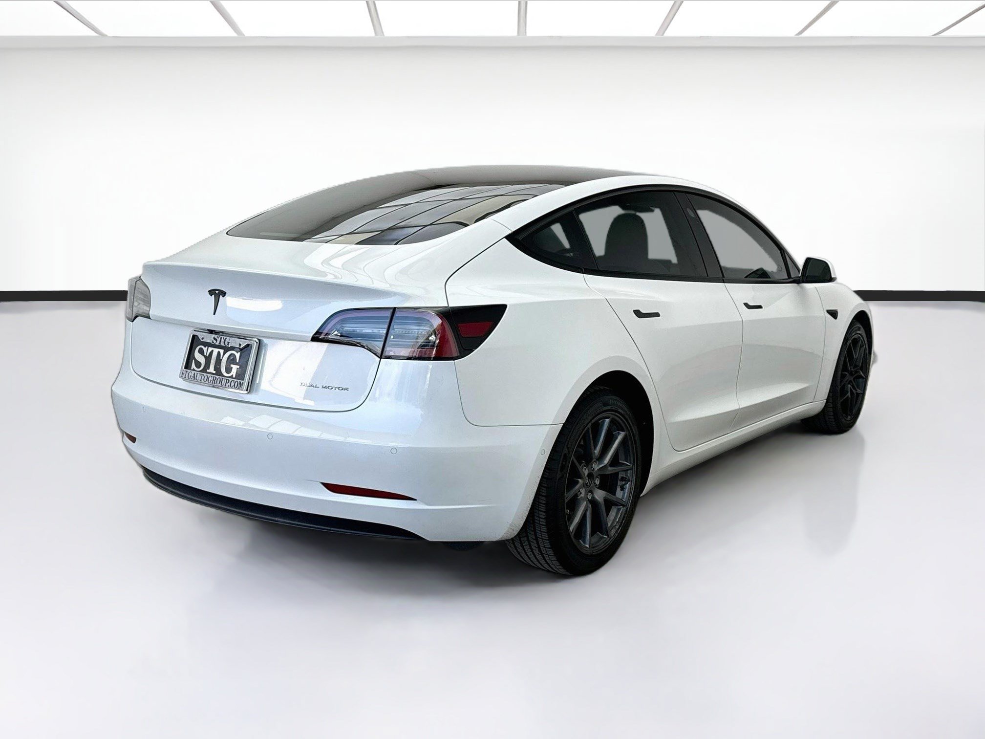 Used 2022 Tesla Model 3 Long Range AWD/4WD image 4